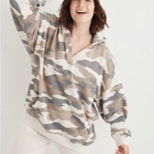 Aerie Womens Camo Hoodie Size M 60% Cotton 40% Polyester Comfortable & Stylish